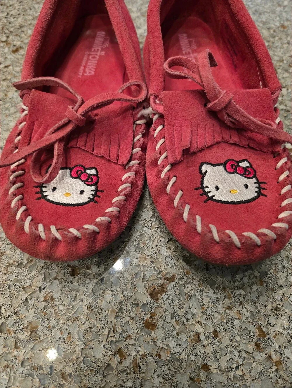 Minnetona Hello Kitty Slippers